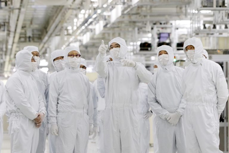 Samsung chairman semiconductor plant