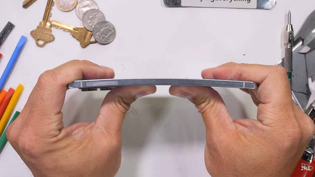 Samsung Galaxy S25 Edge Bend Test