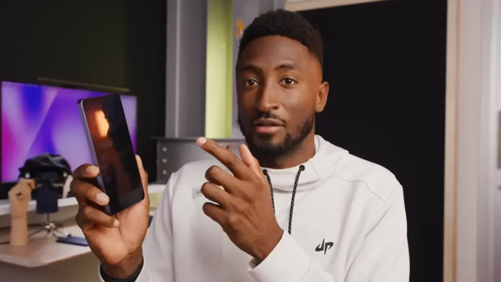 YouTuber MKBHD on Galaxy S26 Ultra Privacy Display Feature
