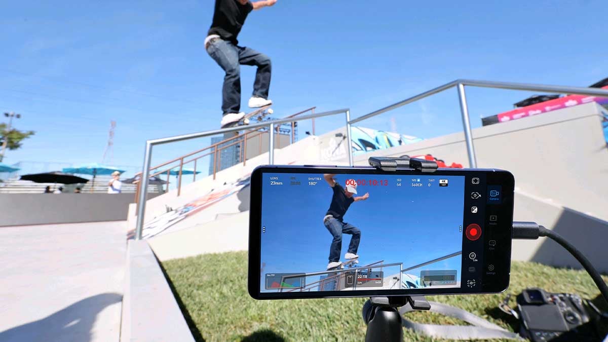 Samsung Galaxy S26 Ultra skateboarding